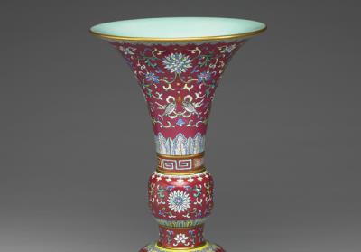 图片[2]-Vase with Indian lotus and Eight Treasures decor in famille rose on a dark red ground, Qing dynasty, Qianlong reign (1736-1795)-China Archive